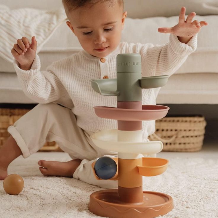 Los juguetes educativos ayudan a mejorar el desarrollo cognitivo y motor del bebé