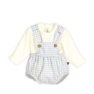 Conjunto camiseta y peto bebé, cómodo y elegante