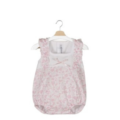 Pelele Corto Desmangado Irina, ideal para un look fresco y cómodo.