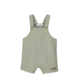 Peto Niño Felp, con diseño cómodo y práctico para niños.