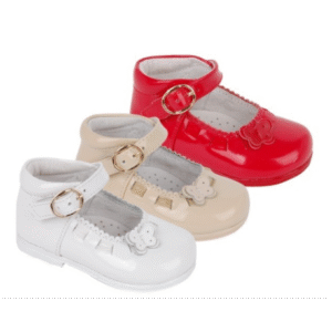 Merceditas bebé abotinadas de piel con hebilla y mariposa, colores rojo, beige y blanco.