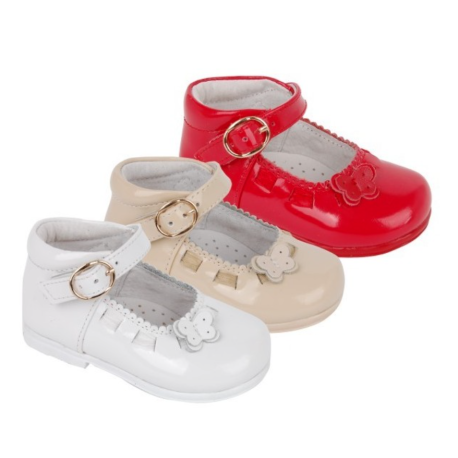 Merceditas bebé abotinadas de piel con hebilla y mariposa, colores rojo, beige y blanco.
