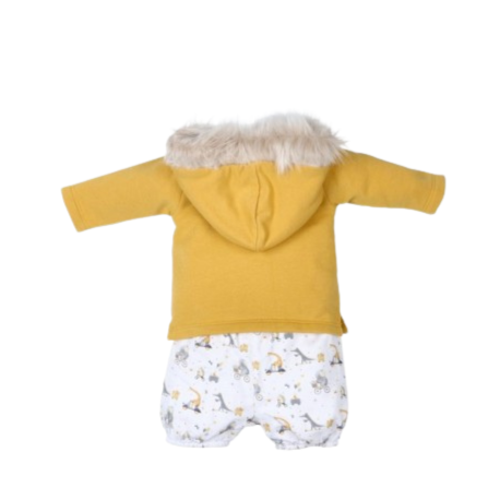Conjunto 2 piezas bebé Tony Bambino, chaqueta amarilla con capucha y pantalón blanco con estampado de animales, ideal para mantener a tu bebé cómodo y abrigado.