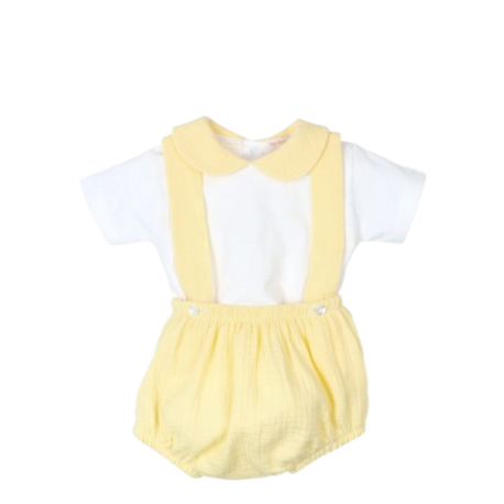 Conjunto Bebé 2 Piezas Tony Bambino, camiseta blanca con peto amarillo de tirantes.