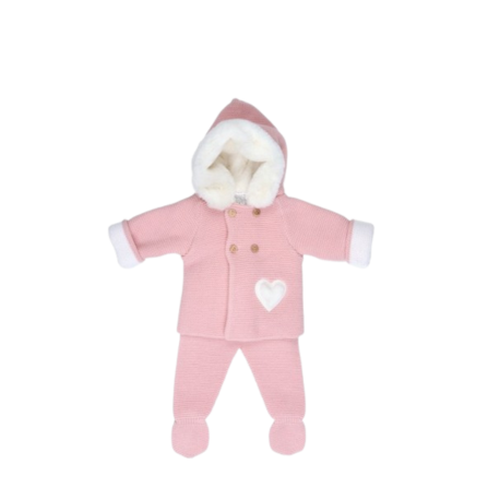 Conjunto 2 Piezas Punto Bebé Corazón Tony Bambino, abrigo rosa con capucha y pantalón de punto, con detalles de corazón, ideal para mantener a tu bebé abrigado y cómodo.