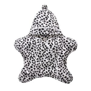 Conjunto saco y gorro con diseño animal print blanco y negro, ideal para bebé.