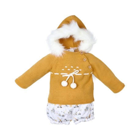 Conjunto 2 piezas bebé niño con sudadera de punto mostaza y cubrepañal estampado.