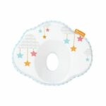 Cojín Badabulle con diseño de nube y estrellas de colores.