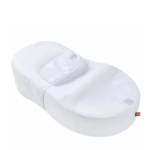 Cojín RED CASTLE blanco BabyZone, cojín ergonómico para bebé con soporte y diseño acolchado.